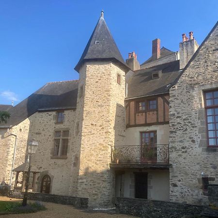 Bed and Breakfast Le Logis Du Vassal Лаваль Экстерьер фото